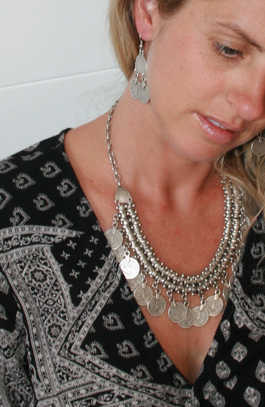 The LIRA STRAND Necklace