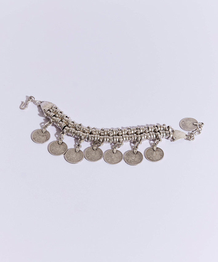 The LIRA STRAND Bracelet