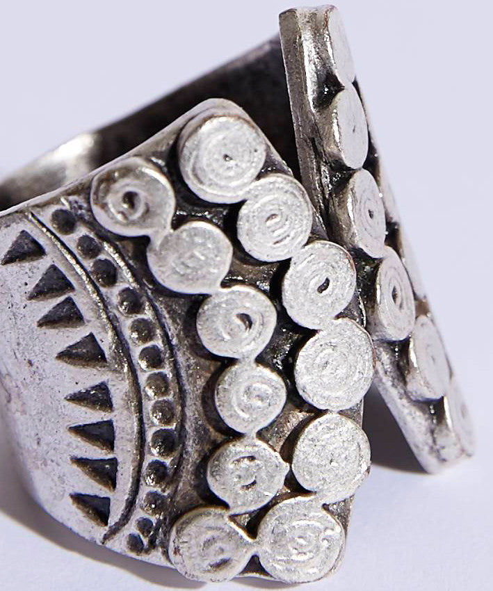 The LUNA Ring