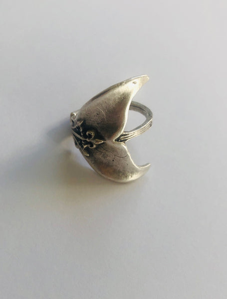 The Whale Tail Ring